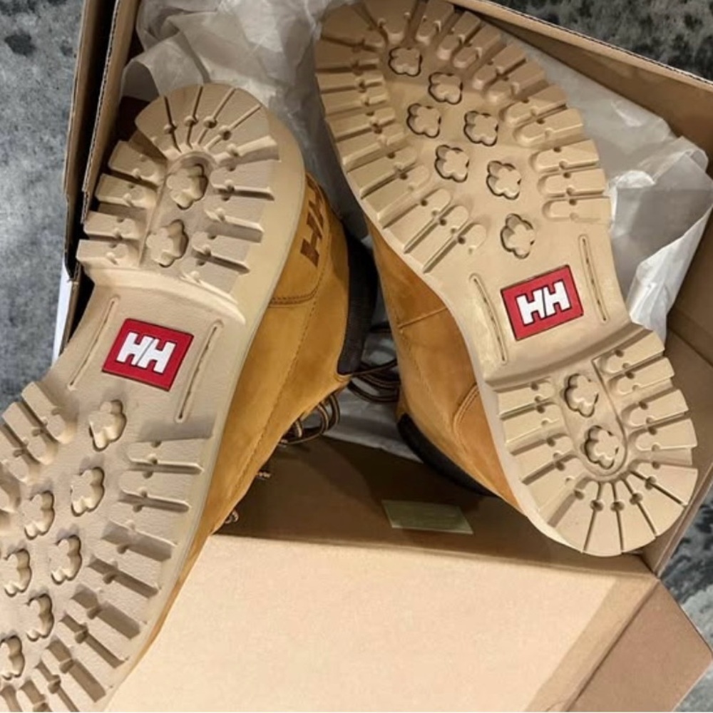Helly Hansen woman’s Fremont honey wheat Leather Boots - Picture 2 of 4